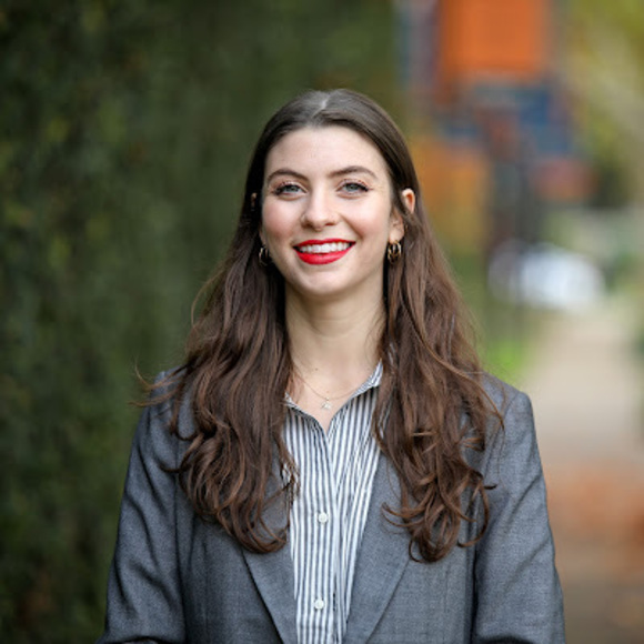 Meet your Posher, Aliya - Picture 1 of 1